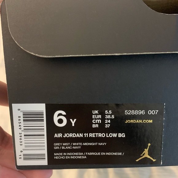 Jordan XI retro lows. Georgetown. Released 2015. - Picture 7 of 8